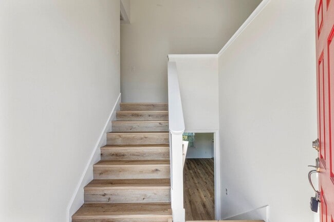 Building Photo - 4 Bed/3 Bath Beauty in Midway!