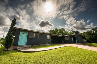 Building Photo - 1600 Parker Ln