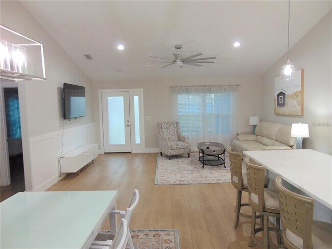 Foto del edificio - 451 Tanager Rd