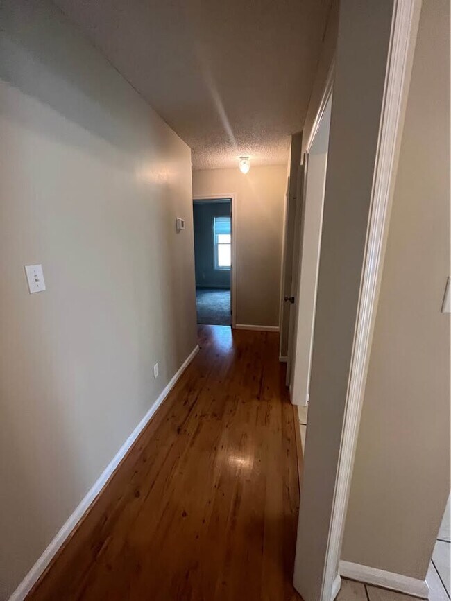 Building Photo - 3212 Tyndall Dr