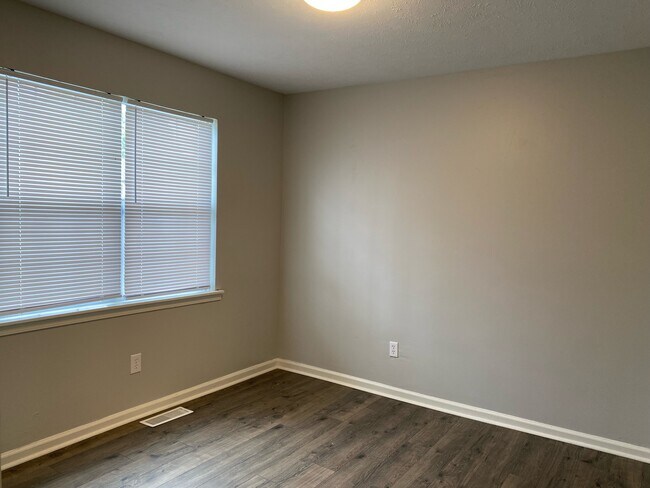 Building Photo - 146 Smithfield Dr
