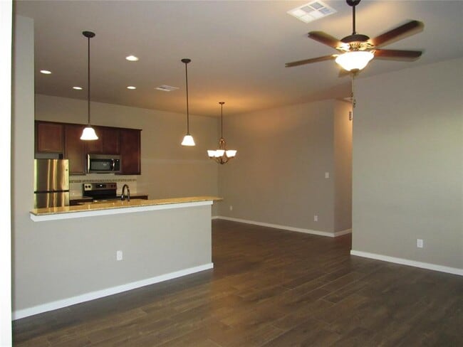 Building Photo - 206 Oakcrest St