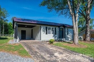 Building Photo - 412 Forest Dr