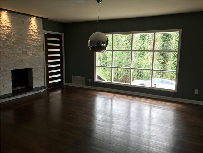Foto del edificio - 1368 Lavista Rd NE