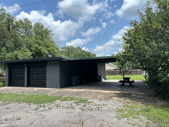 Foto del edificio - 3900 Aggie Dr