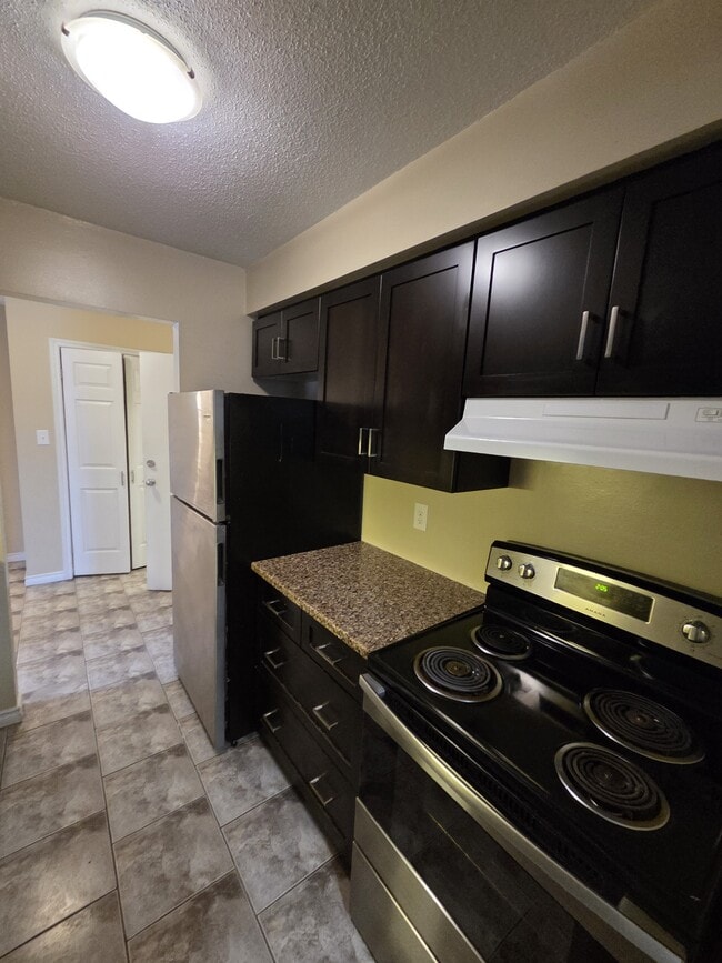 Building Photo - 30-30 Westmount Rd W