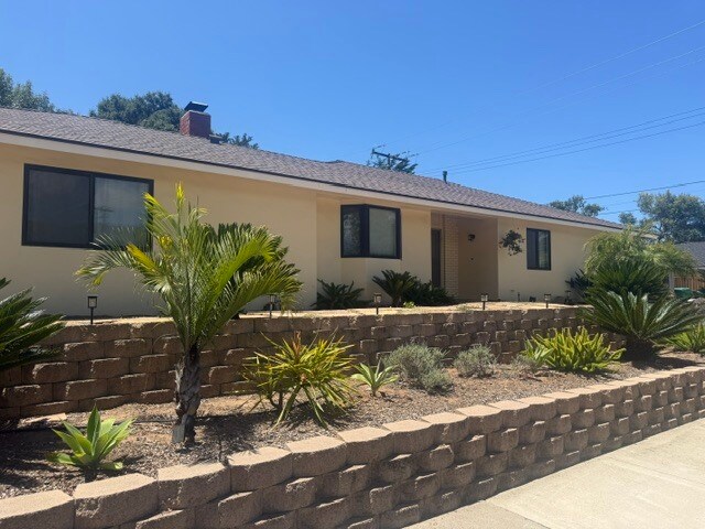 Foto del edificio - 5587 Cathedral Oaks Rd