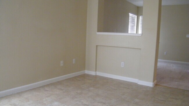 Building Photo - Sweet Cottage Home