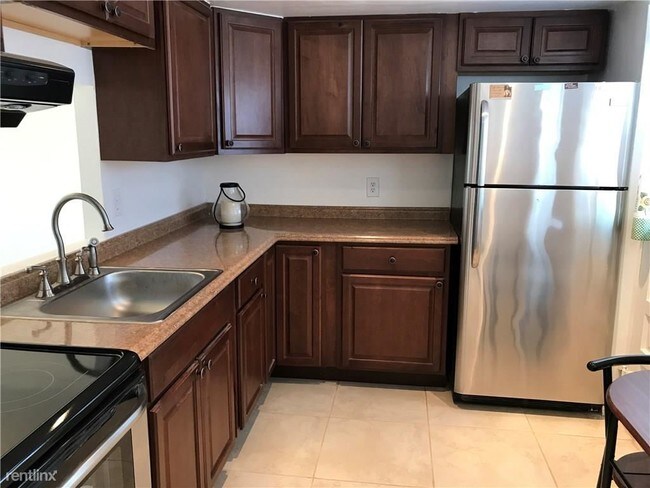 Building Photo - 505 E Dania Beach Blvd