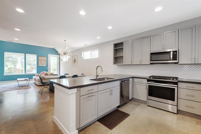 Building Photo - 3108 Aldwyche Dr