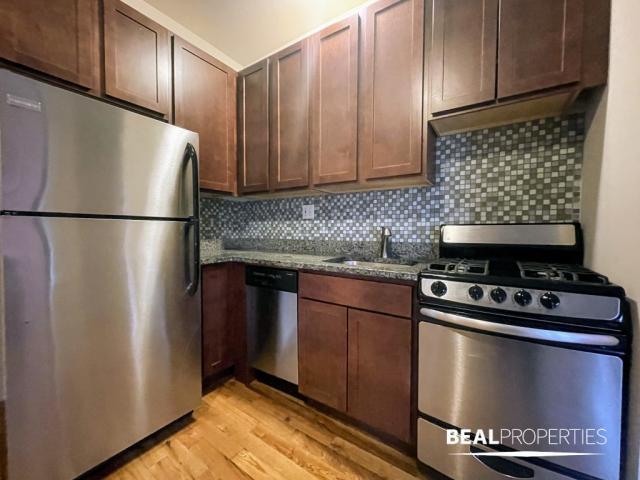Building Photo - 1 bedroom in EVANSTON IL 60202