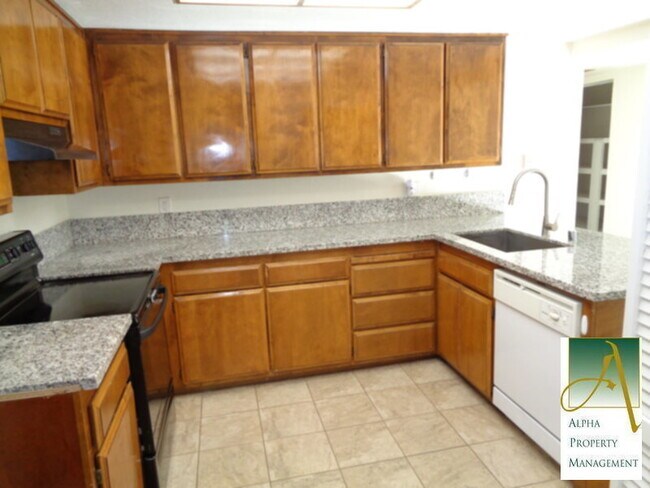 Building Photo - Good size duplex w/ A 2 CAR GARAGE