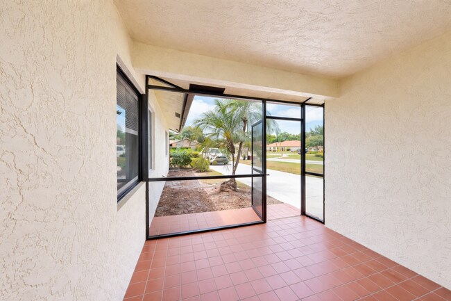 Building Photo - 609 White Water Dr