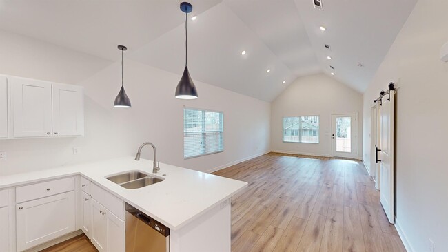 Building Photo - 244 Linden St