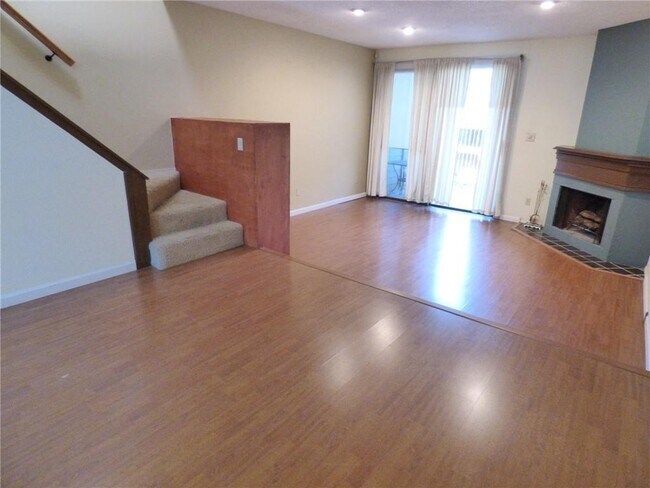 Building Photo - 7122 Wood Hollow Dr