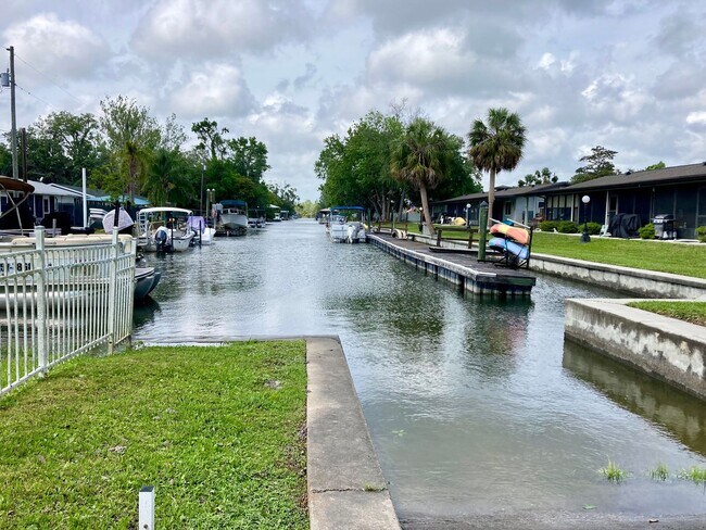 Building Photo - One bedroom waterfront condo!