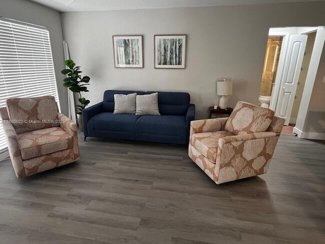 Foto del edificio - 222 SW 8th St