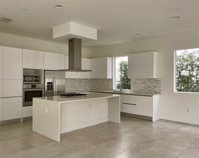 Foto del edificio - 9915 NW 75th St