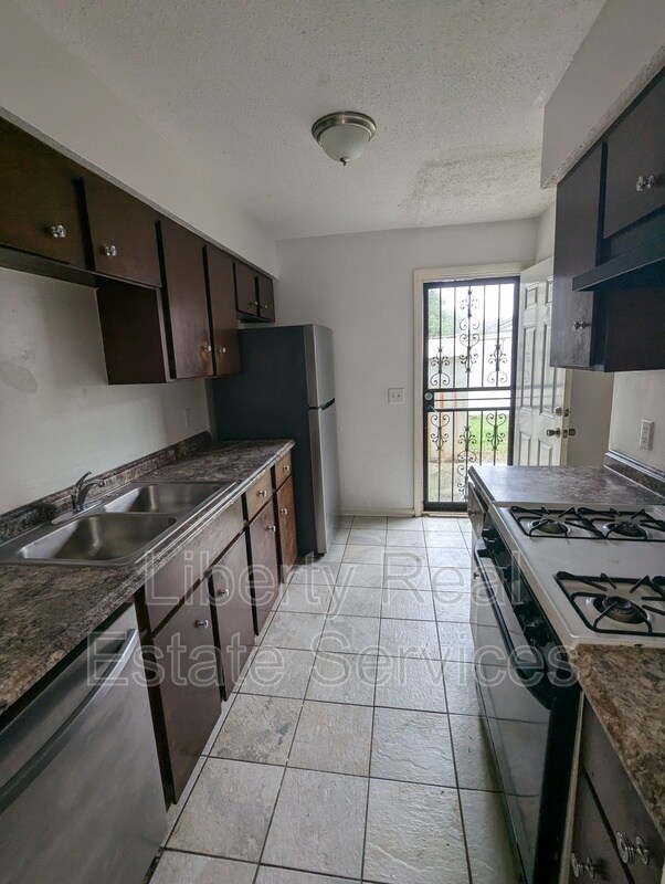 Building Photo - 817 Lesa St