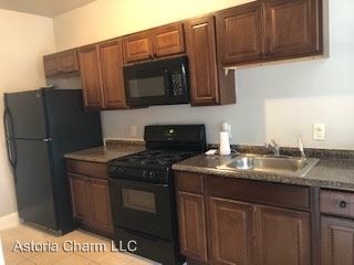 Building Photo - 3 br, 1.5 bath House - 2912 presstman st
