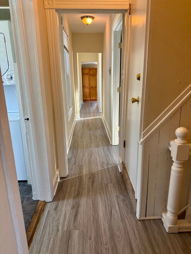 Foto del edificio - 411 Lyman Ave