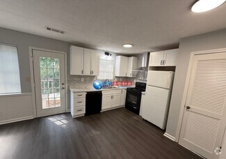 Building Photo - 2603 Parkside Way SW