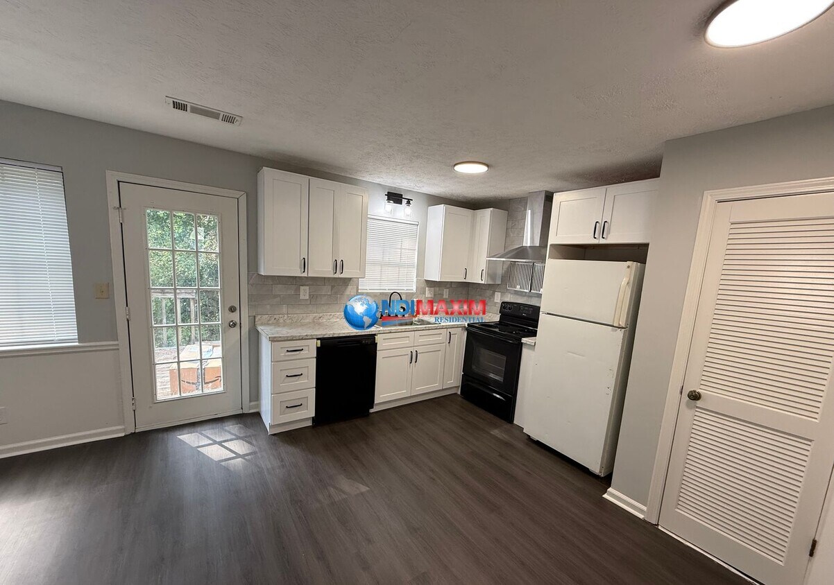 Foto principal - Renovated apartment part of a 4-plex in Sn...