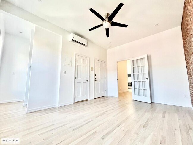 Foto del edificio - 2 bedroom in BROOKLYN NY 11222