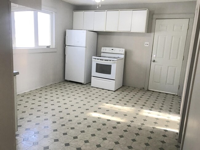 Building Photo - 1019 10th Ave