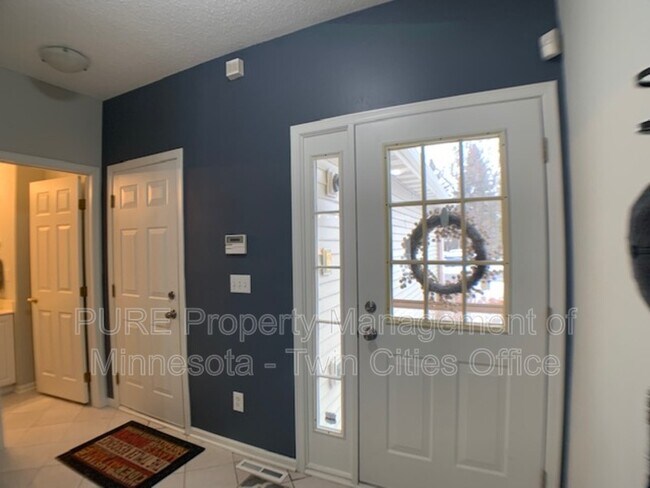 Building Photo - 2245 Creekside Ct