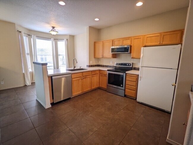Building Photo - 117 NW Battaglia Ave