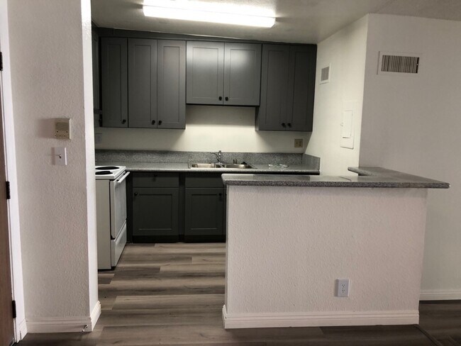 Building Photo - 515 S La Fayette Park Pl