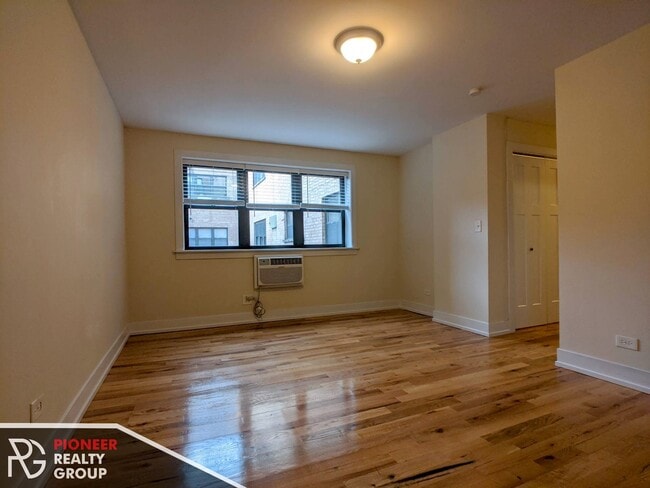 Foto del edificio - 557 W Arlington Pl