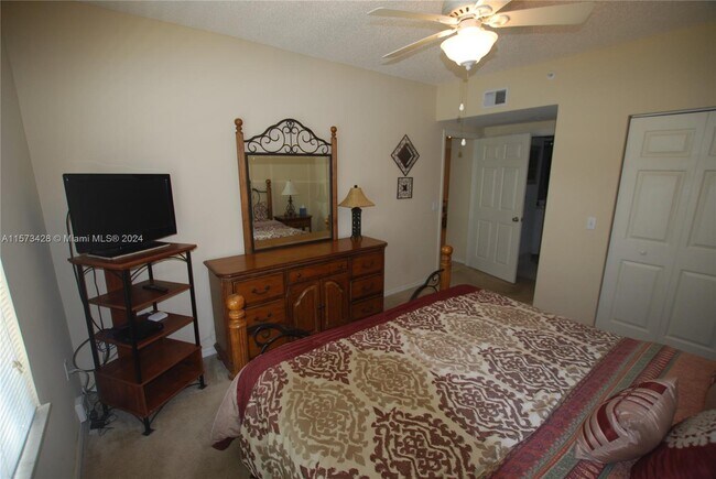 Building Photo - 2222 Tuscany Way