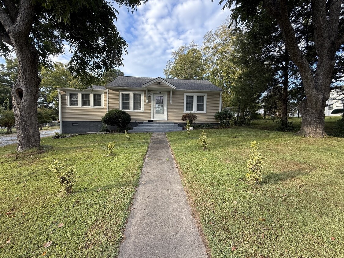 Primary Photo - 208 Travora St