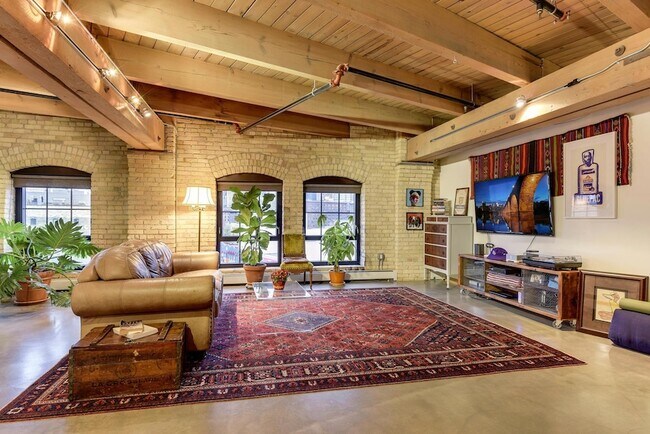 Foto del edificio - 404 N Washington Ave
