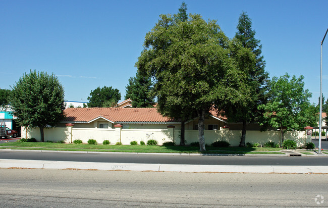 Building Photo - Ross Gardens