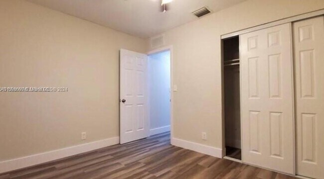 Foto del edificio - 450 SW 2nd St