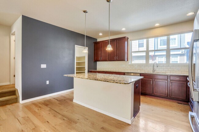 Foto del edificio - Immaculate 2 BED 3 BATH Steel Ranch Townhome with Open Floor Plan