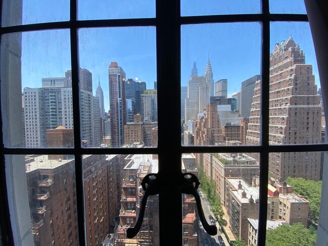 Building Photo - 5 Tudor City Pl
