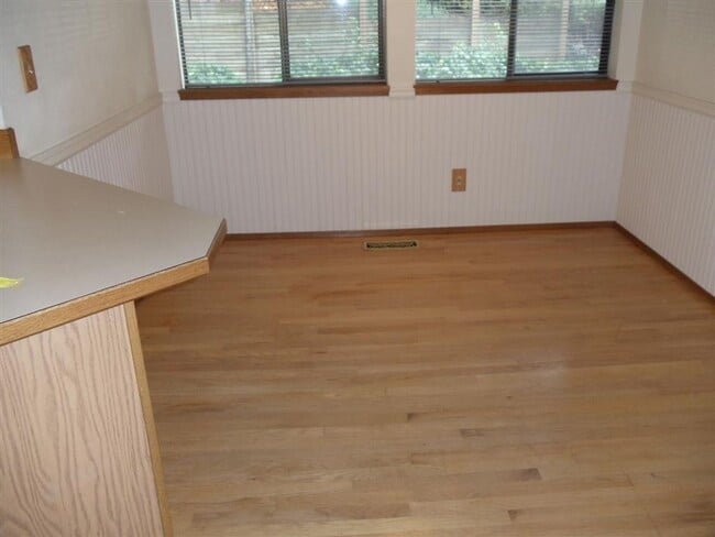 Building Photo - Beautiful Spacious Home in Mukilteo