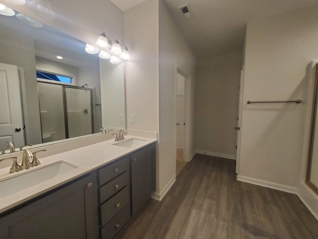 Building Photo - 20 Double Tree Lane ~ Stage Coach Estates~...
