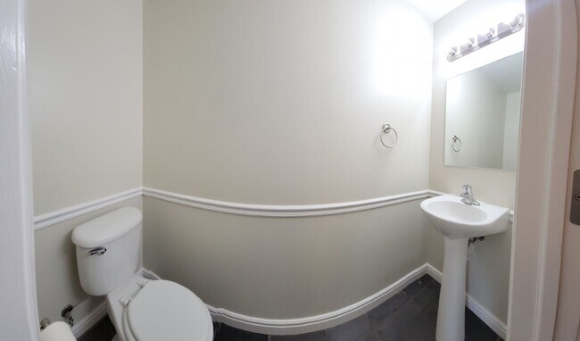 Foto del edificio - 2 bed, 1.5 bath Townhome at Riverwoods