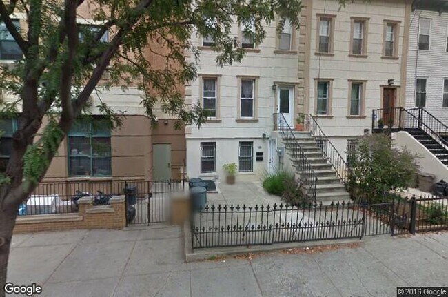 Building Photo - 347 Kosciuszko Street