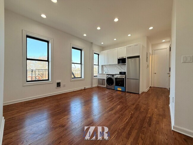 Building Photo - 471 Seventh Avenue