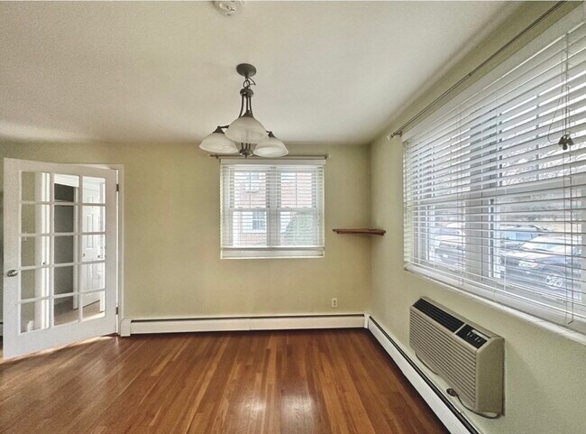 Foto del edificio - 48 Emerson Gardens Rd
