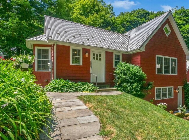 Building Photo - 299 Saw Mill River Rd