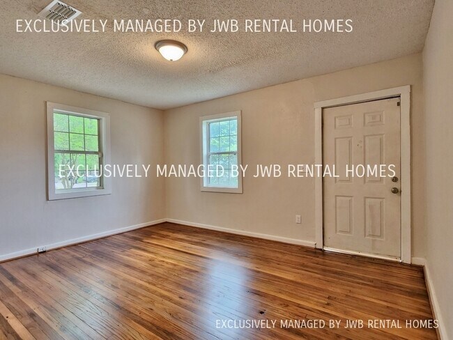 Building Photo - 3261 Dillon St