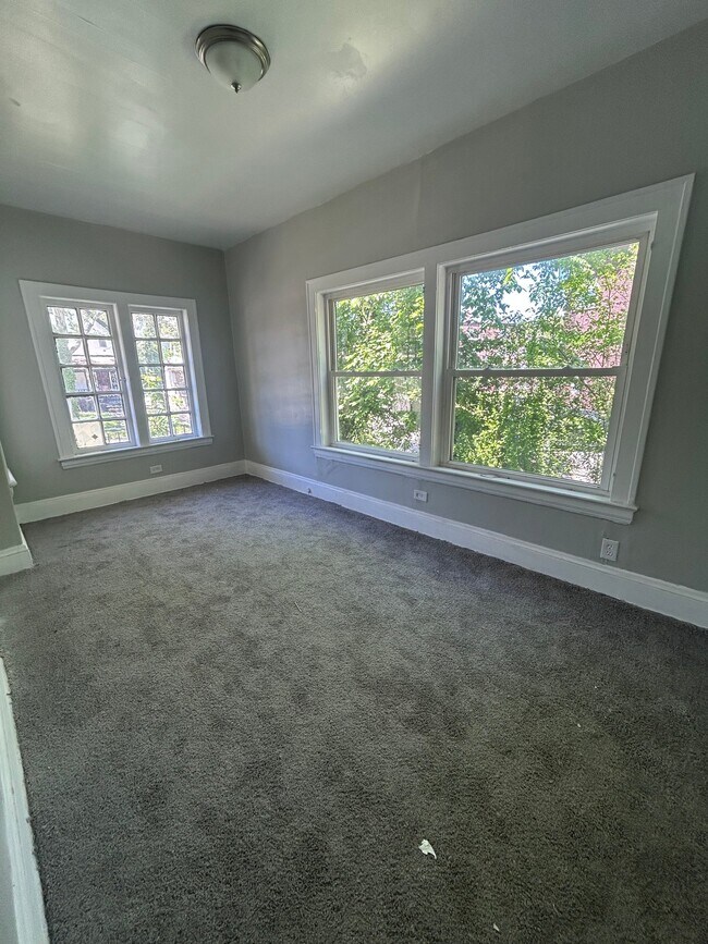 Foto del edificio - 1523 Hillcrest Rd