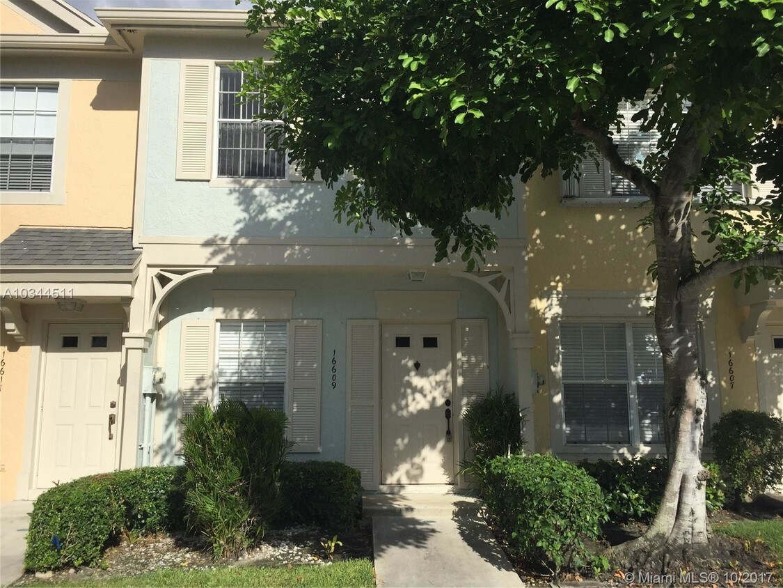16609 Hemingway Dr, Weston, FL 33326 Townhome Rentals in Weston FL